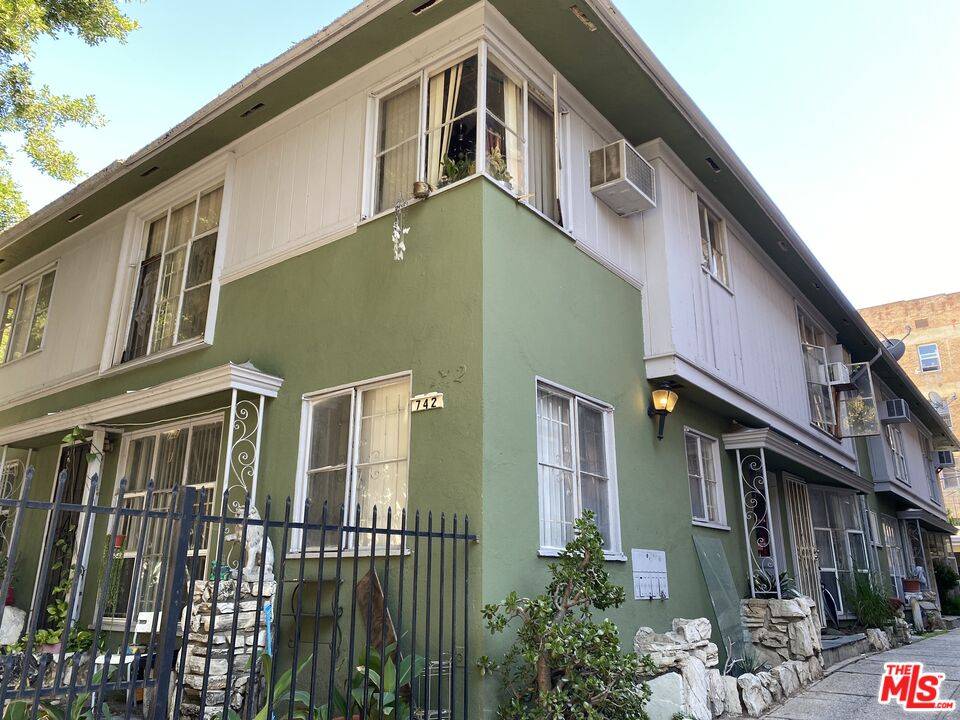 742 Irolo St 8BR Hancock Park La