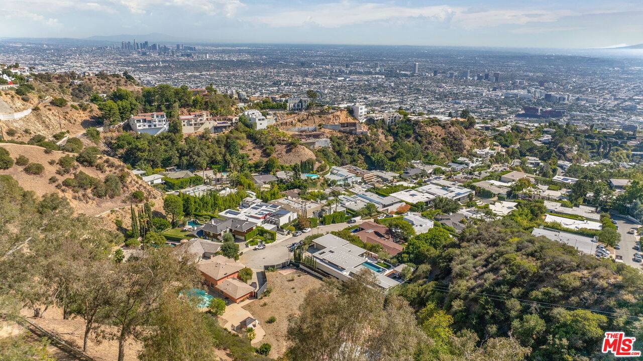 1865   Marcheeta Pl Sunset Strip La