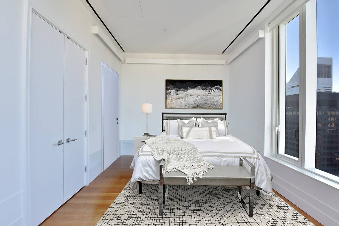 The Residence This stunning, three bedroom turn key home is located on the 59th floor, the highest floor three bedroom, in the desirable A line.