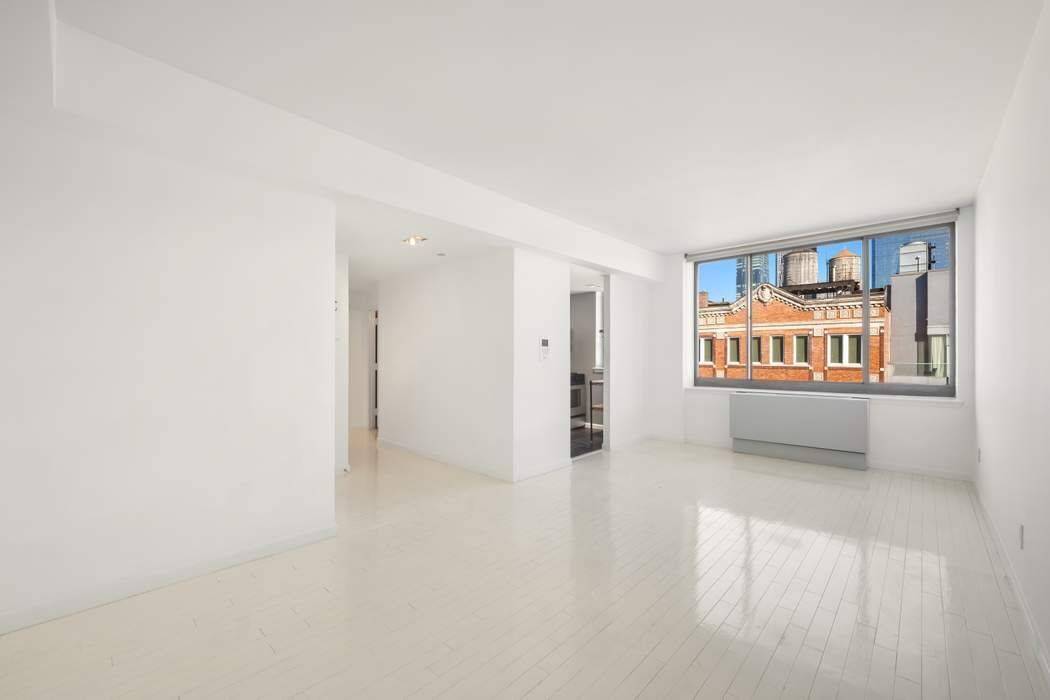 This high floor mint condition home is located in a modern condop in the West Chelsea Arts District.