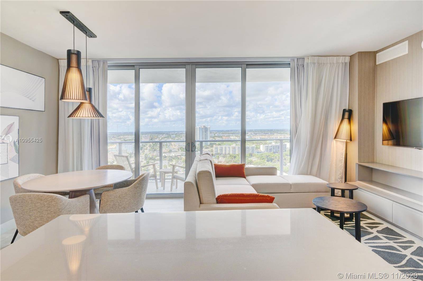 HYDE BEACH HOUSE 5 Luxury on the best line 06 in a 25 floor AMAZING, 1 Bed 1 Baths FULL Furnished, latest generation appliances, the most elegant and well known ...