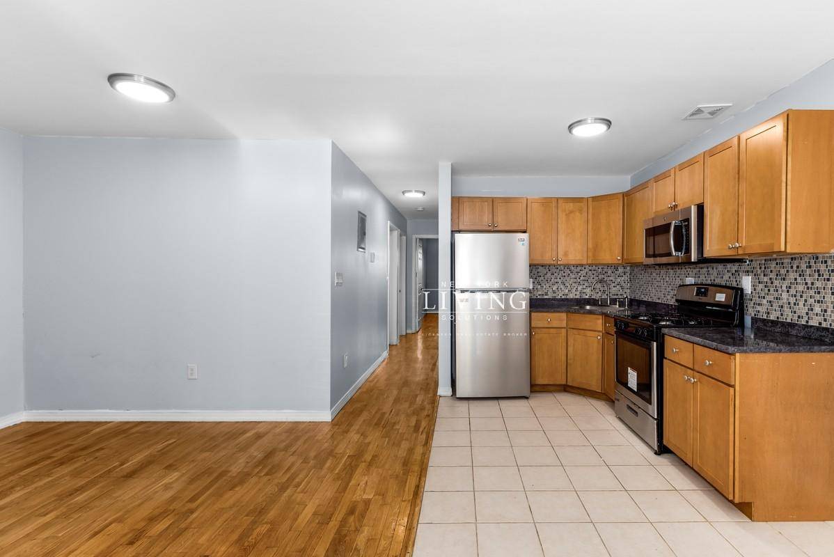 BEAUTIFUL NEWLY RENOVATED 3 BEDROOM 2 BATHROOM APARTMENT WITH BALCONY AND PRIVATE STORAGE UNIT IN WILLIAMSBURG !