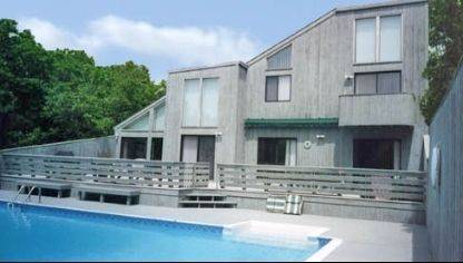 Lovely 4 Bedroom Contemporary Convenient to East Hampton