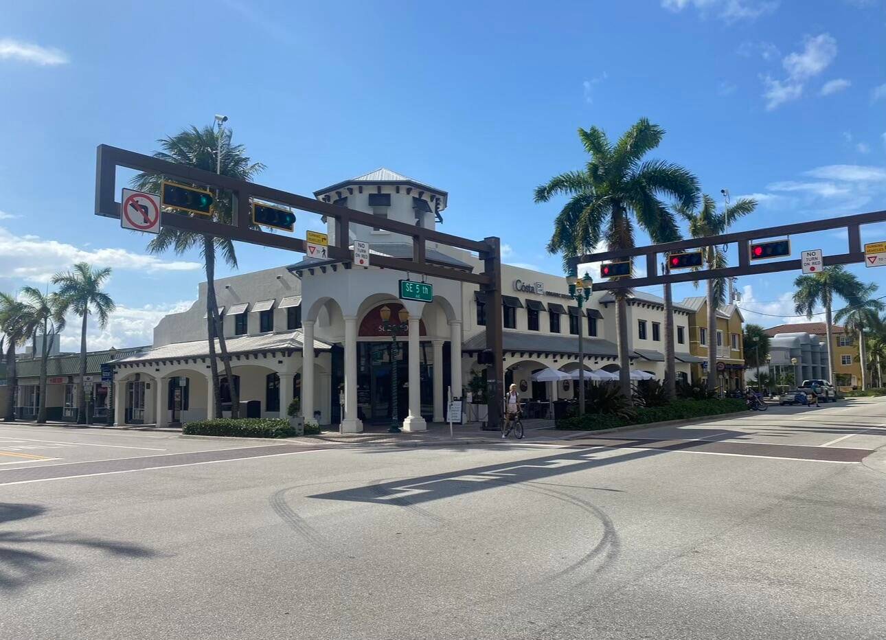 Great Location in the heart of downtown Delray Beach.