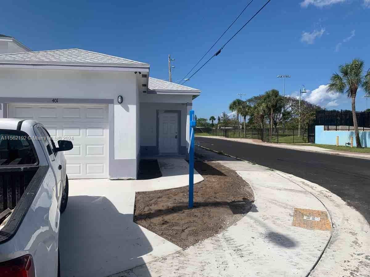 BRAND NEW CONSTRUCTION THIS HOME HAS NO MONTLY FEES, NO HOA FEES.