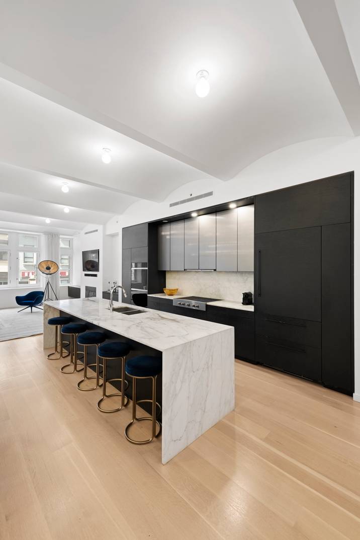 An immaculate floor through loft with a prime Fulton Seaport address, this state of the art 2 bedroom, 3 bathroom home is a seamless blend of contemporary luxury and prewar ...