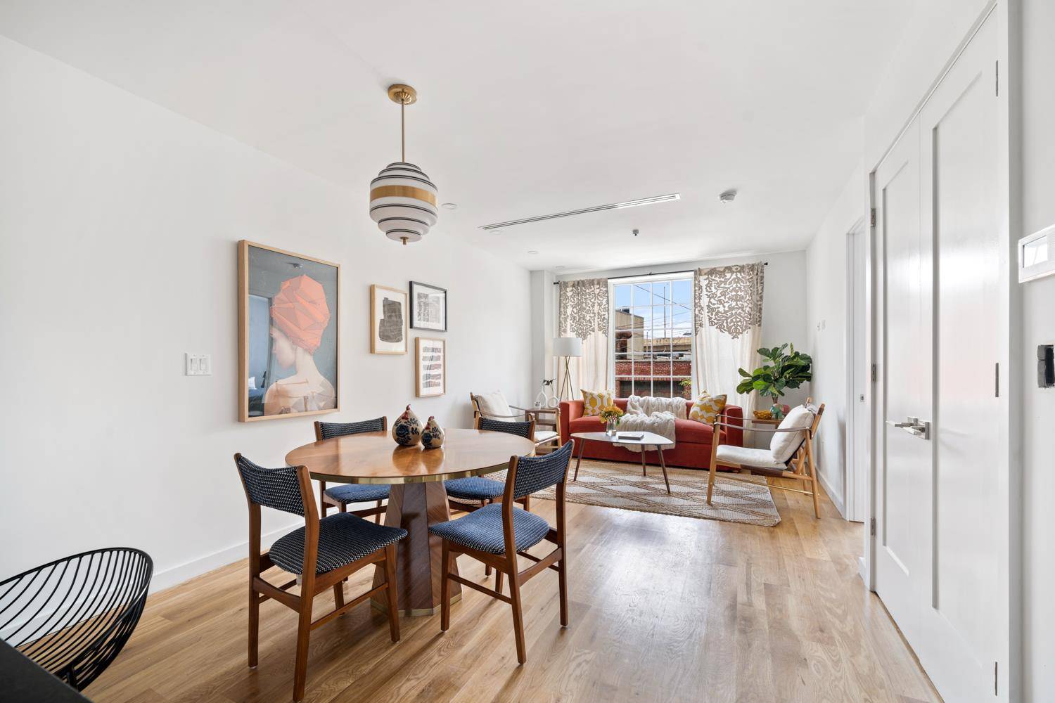 Welcome to 52 Herbert ! A boutique condominium perfectly positioned on the Williamsburg Greenpoint border, close to everything Willaimsburg and Greenpoint have to offer while tranquilly abounds on this picturesque, ...