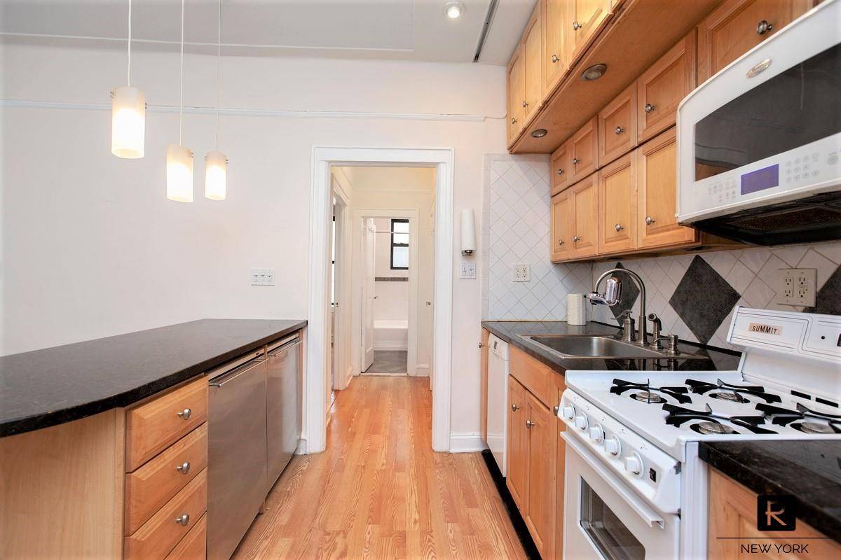 This elegant apartment has a renovated king sized one bedroom with 2 windows and tons of light, refinished new hardwood floors, 10 feet ceilings, new copper wiring, large kitchen with ...