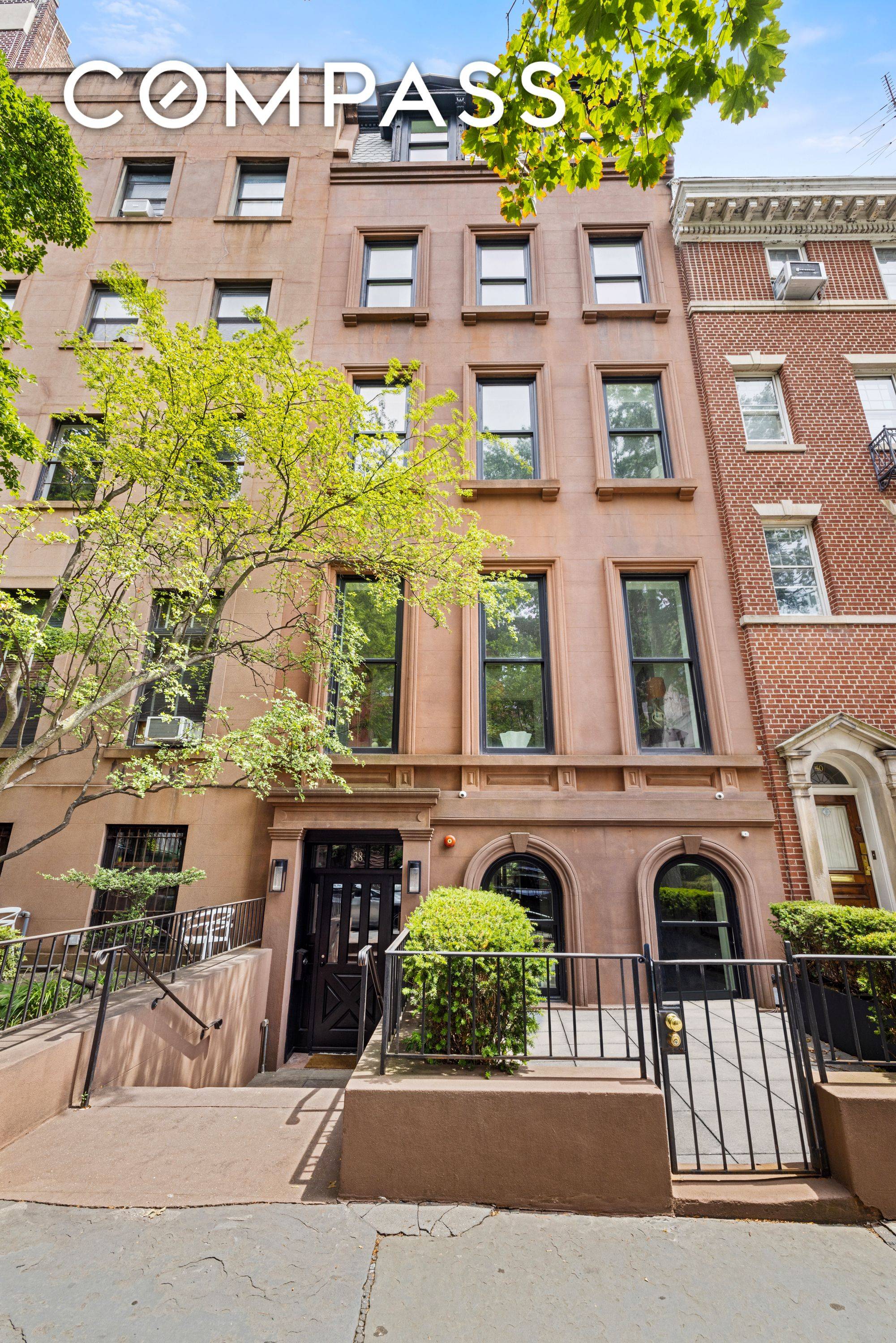 38 Monroe Place is a magnificent, luxury, mint condition, five story brownstone with an elevator.