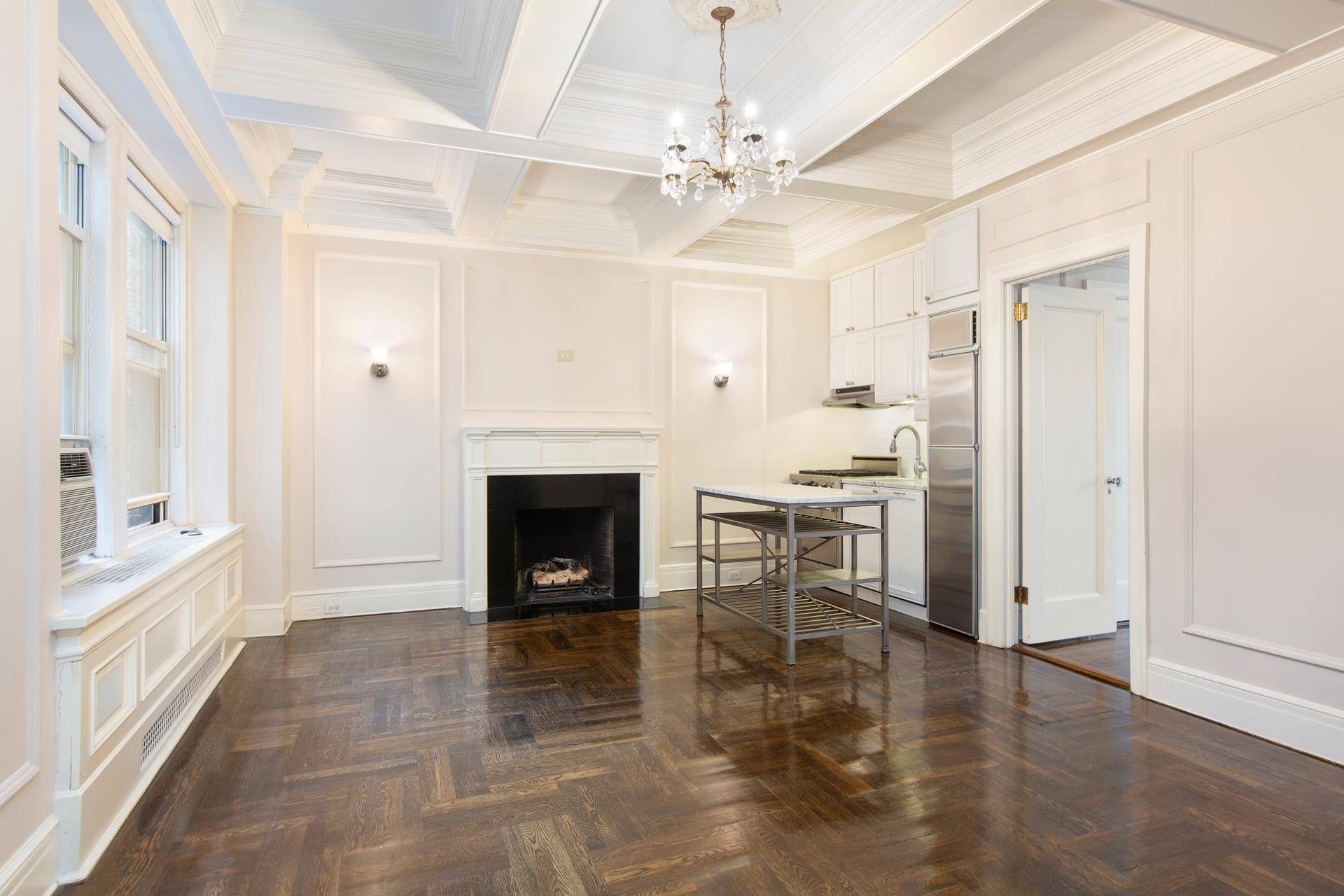 Such a beauty, this stunning one bedroom apartment, so true to its elegant prewar style, is as move in ready as can be.