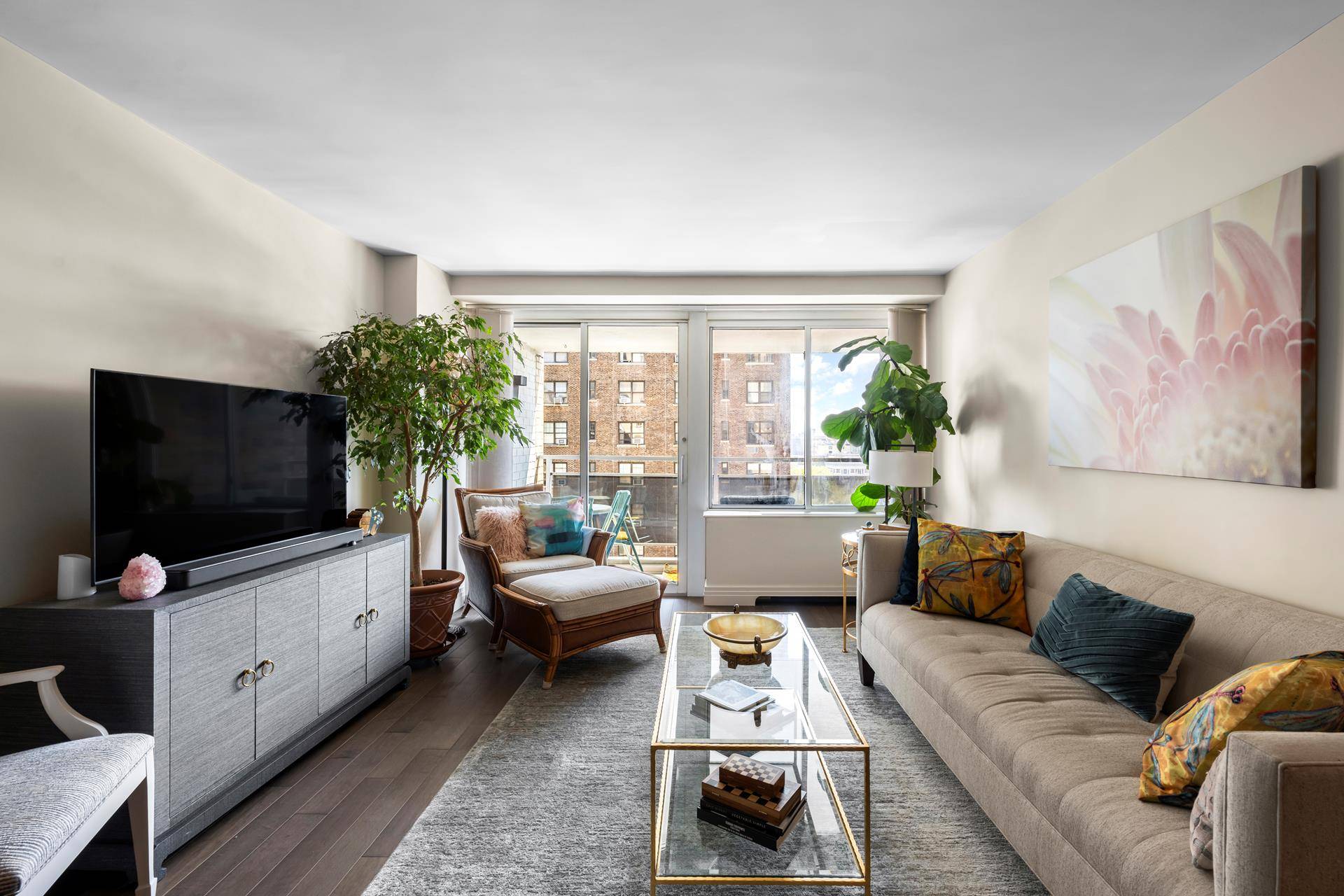 Welcome to your luxurious retreat in the heart of Gramercy Park with twenty four hour doorman !