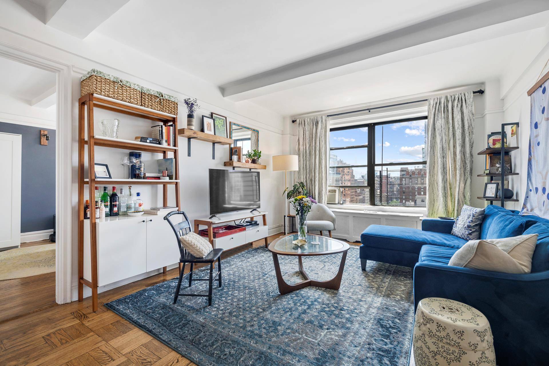 Enjoy the light and amazing views to midtown from this high floor one bedroom apartment.