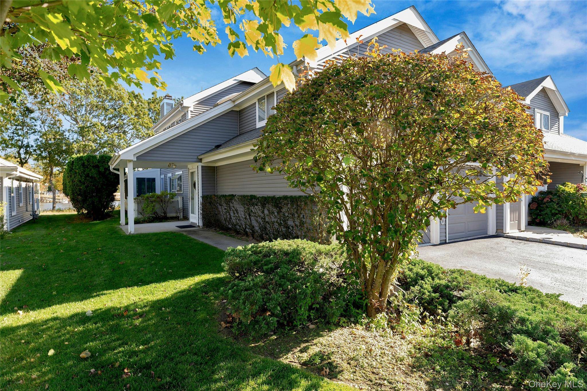 MAGNIFICENT WATERFRONT LIVING AT ITS BEST !
