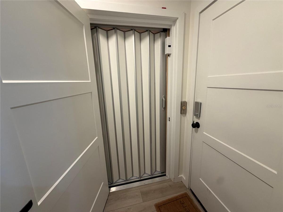 Private Elevator: Levels 1-3