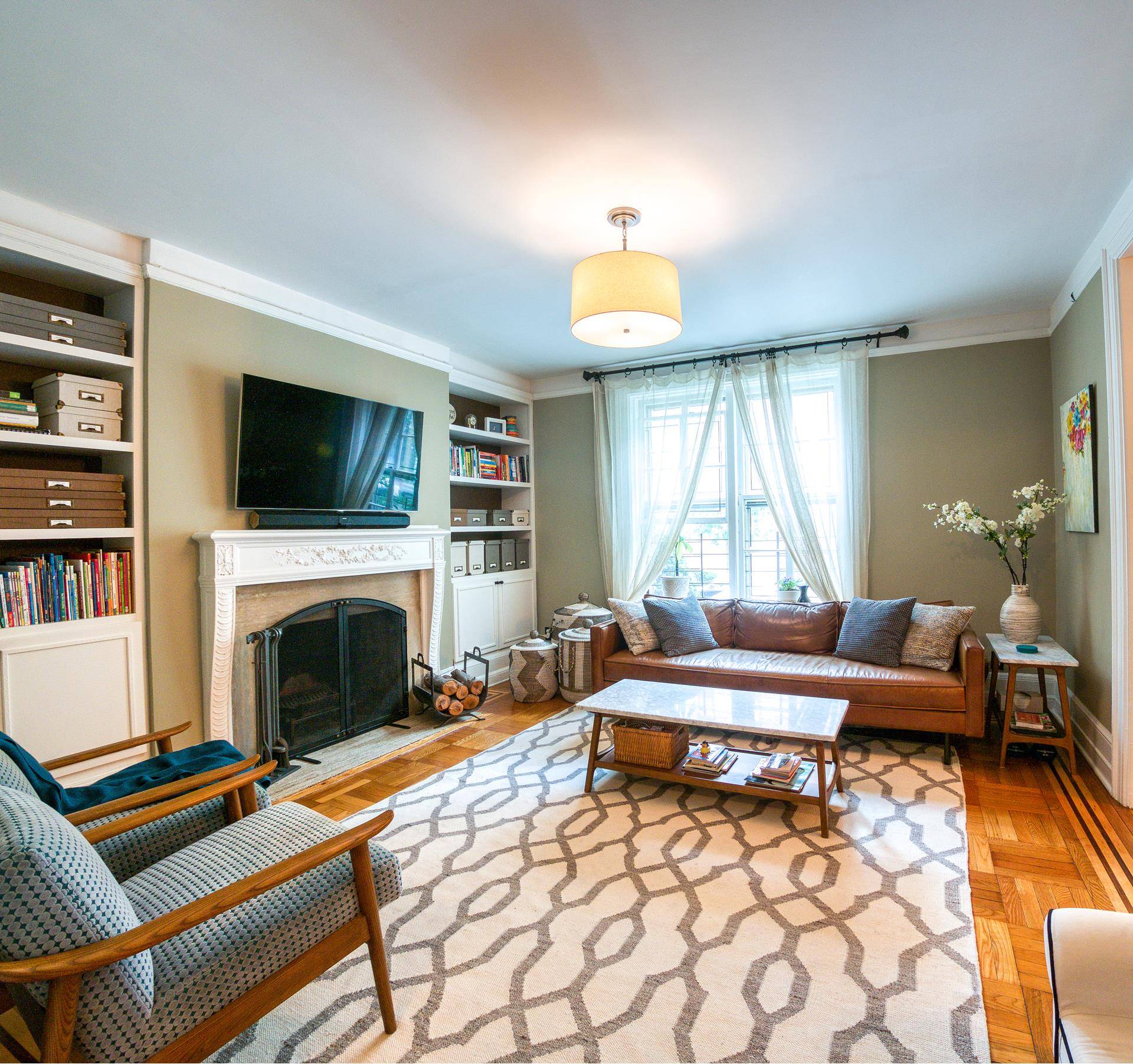 Located in the Jackson Heights Historic District, in the elegant, landmarked, Chateau co op, we invite you to view 2, a renovated 7 room, pre war, three bedroom, two bath ...