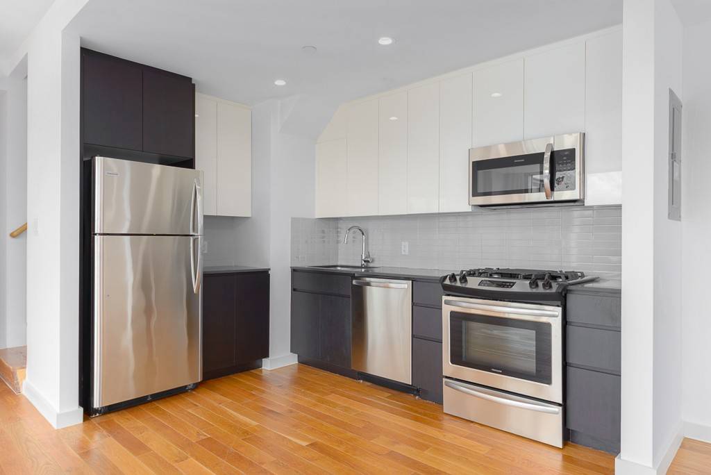 Spacious, 725 square foot one bedroom residence now available at the Vernon Tower, a luxurious, rent stabilized building.
