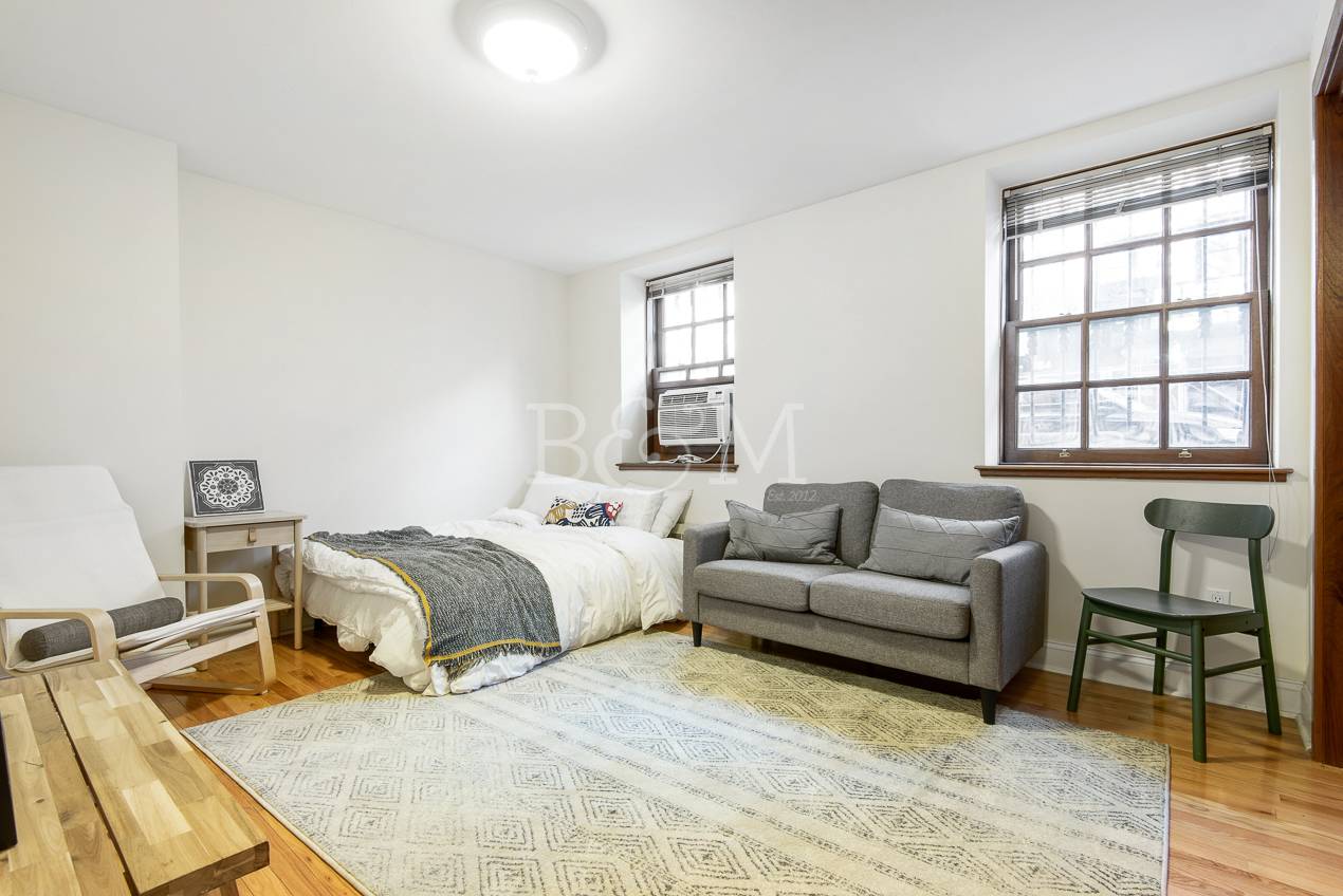 Located on a beautifully tree lined street in the quintessential Brooklyn neighborhood of Brooklyn Heights.