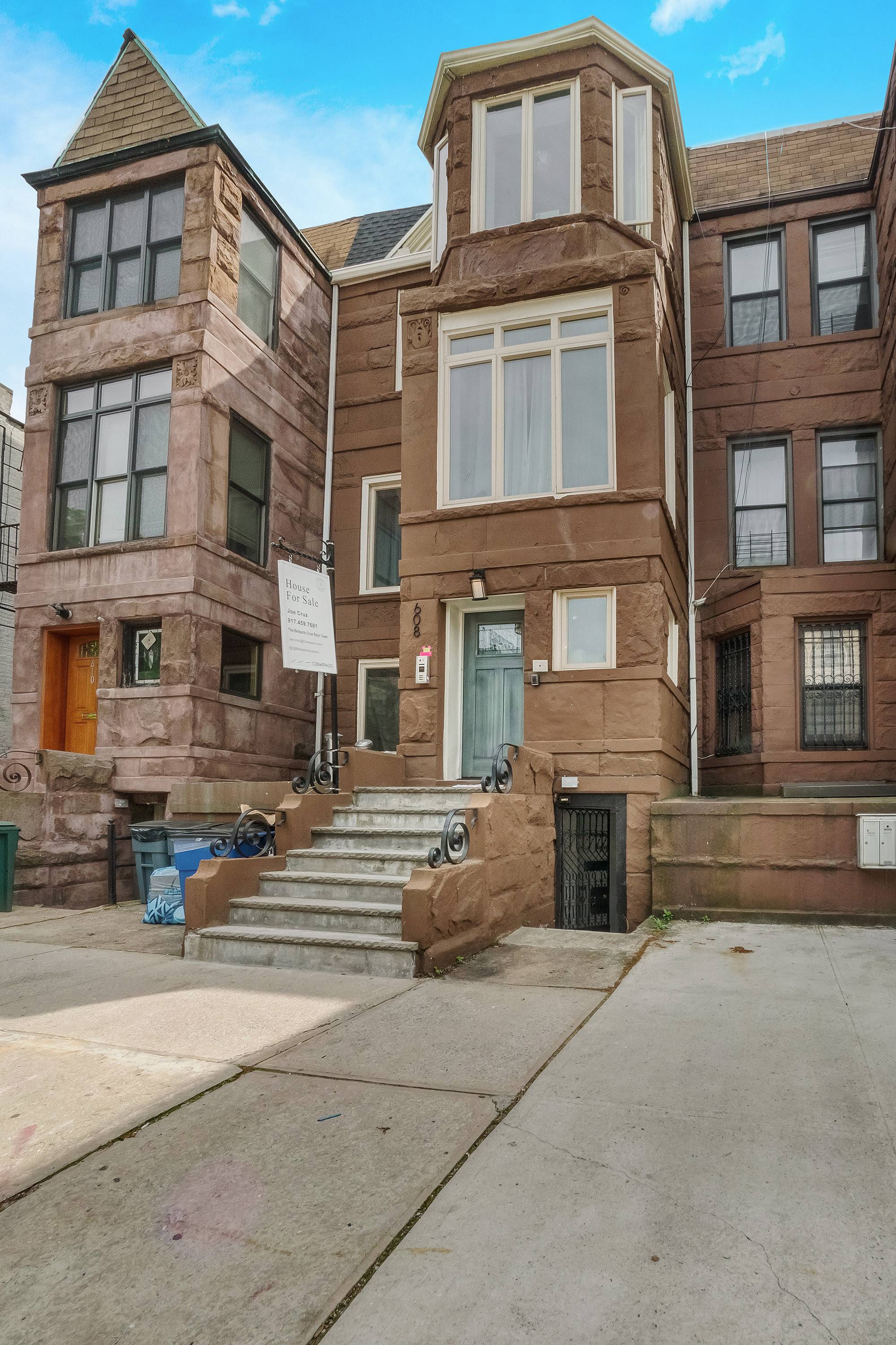 Don't miss this incredibly rare opportunity to own a special three unit renovated brownstone, in one of Brooklyn s most prominent locations.