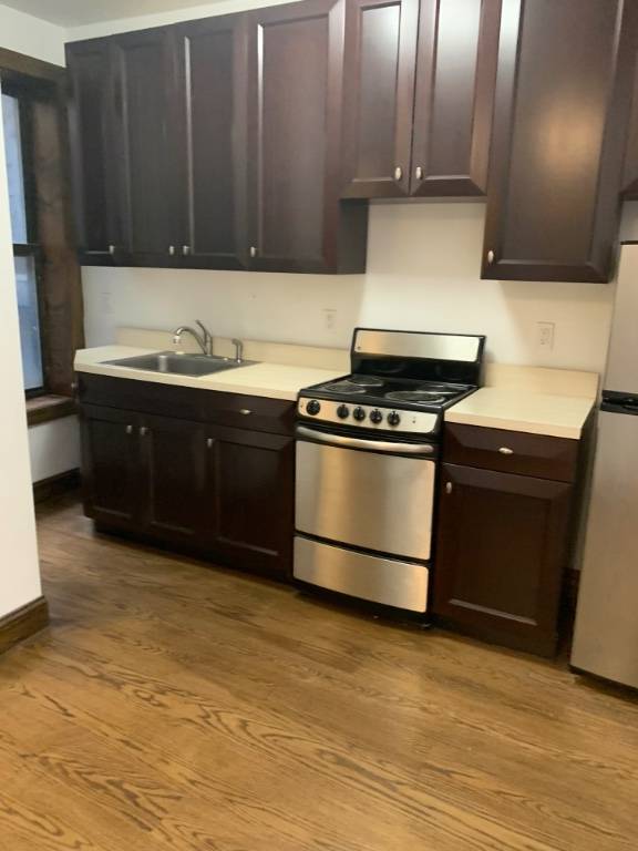 NO FEE ! Spacious 2 bedroom apartment in Hells Kitchen.