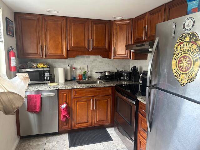 Corner unit. Kitchen includes stainless steel appliances, newer cabinets, backsplash granite countertops along with updated ceiling with hi hats.
