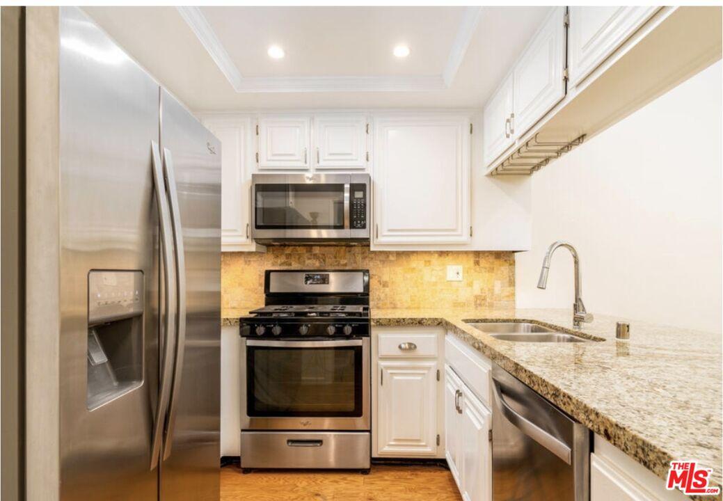 Gourmet kitchen