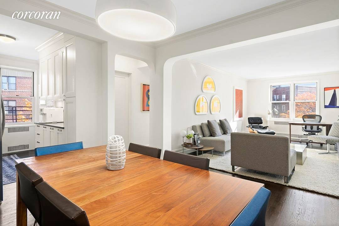 Welcome to the Top floor corner unit of Washington Plaza Designed by the noted architect, Sylvan Bien 737 Park Ave, 860 Fifth Ave, The Carlyle Hotel and many more Apartment ...
