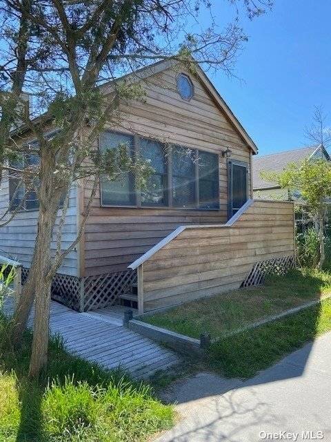 Quintessential Fire Island Home Very Cozy amp ; Centrally Located !