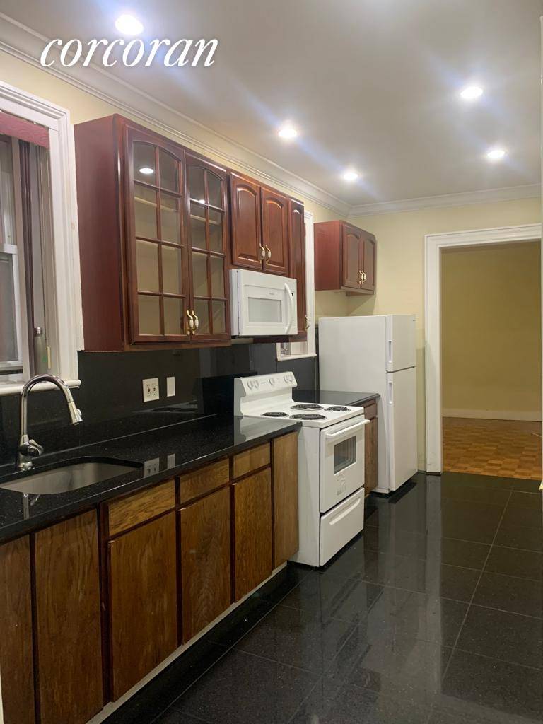 Spread out and bring the family or roommates in this airy, gut renovated 4 bedroom in Ocean Hill.