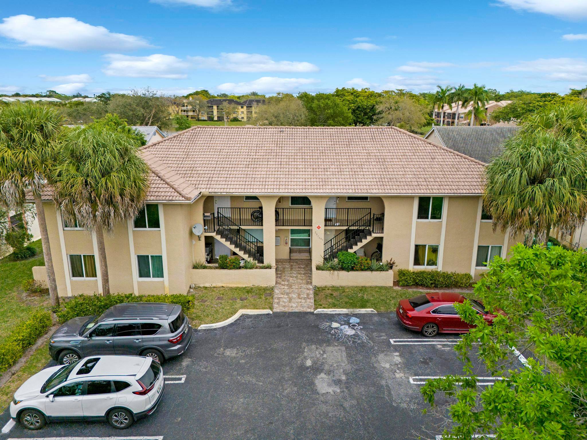 Welcome to this exquisite 4 unit apartment building in the heart of Coral Springs, Florida !
