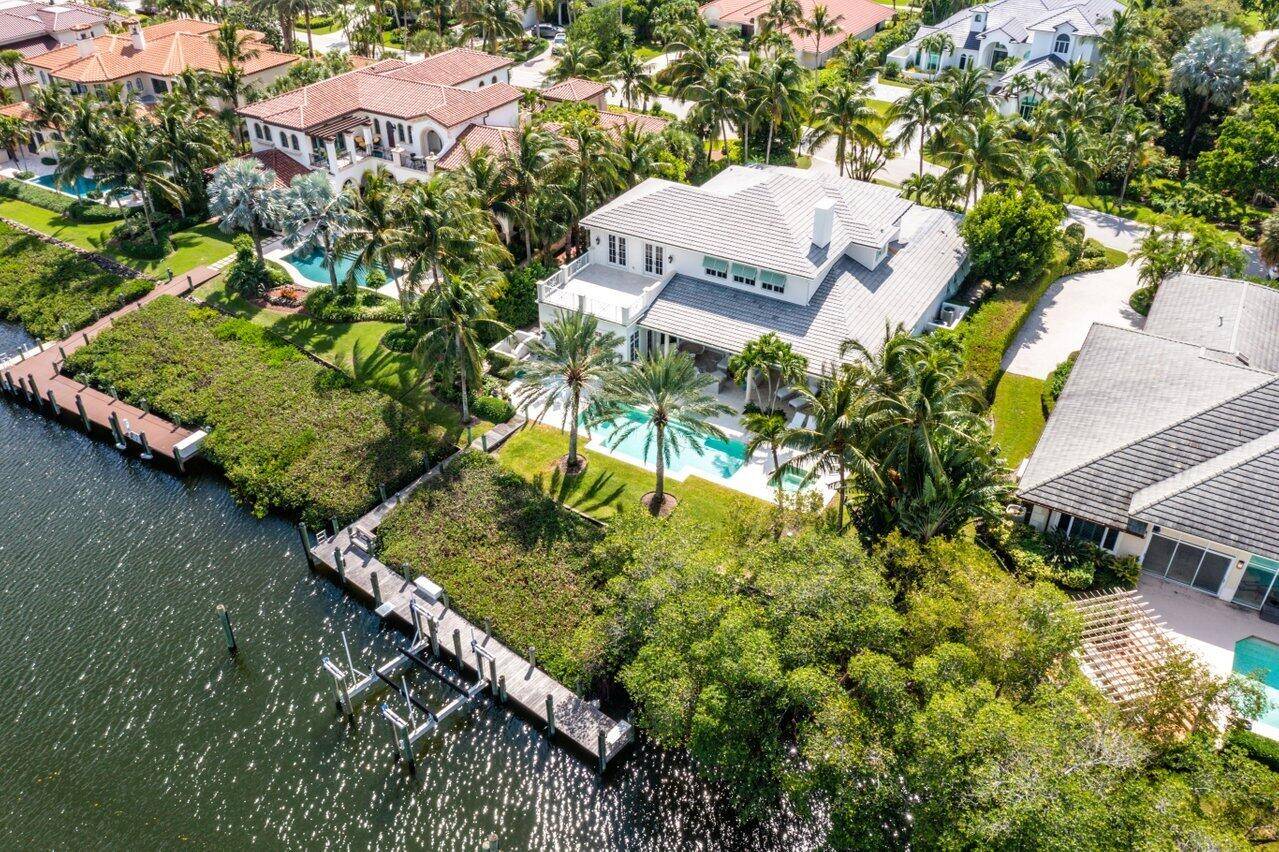 This magnificent move in ready property situated on the waterfront boasts an exquisite design inspired by British Colonial style.