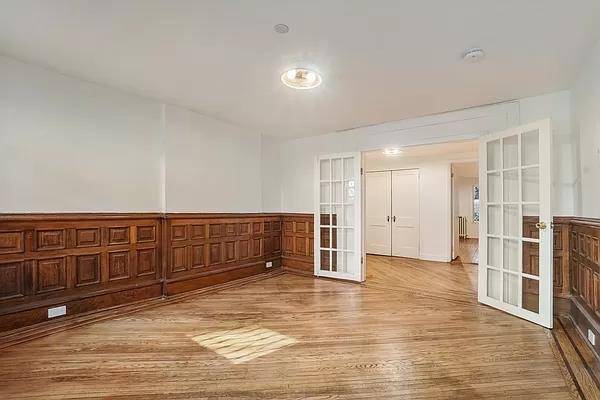 Make this renovated 1. 5 bedroom 1 bath apartment your new home in lovely Fort Greene !