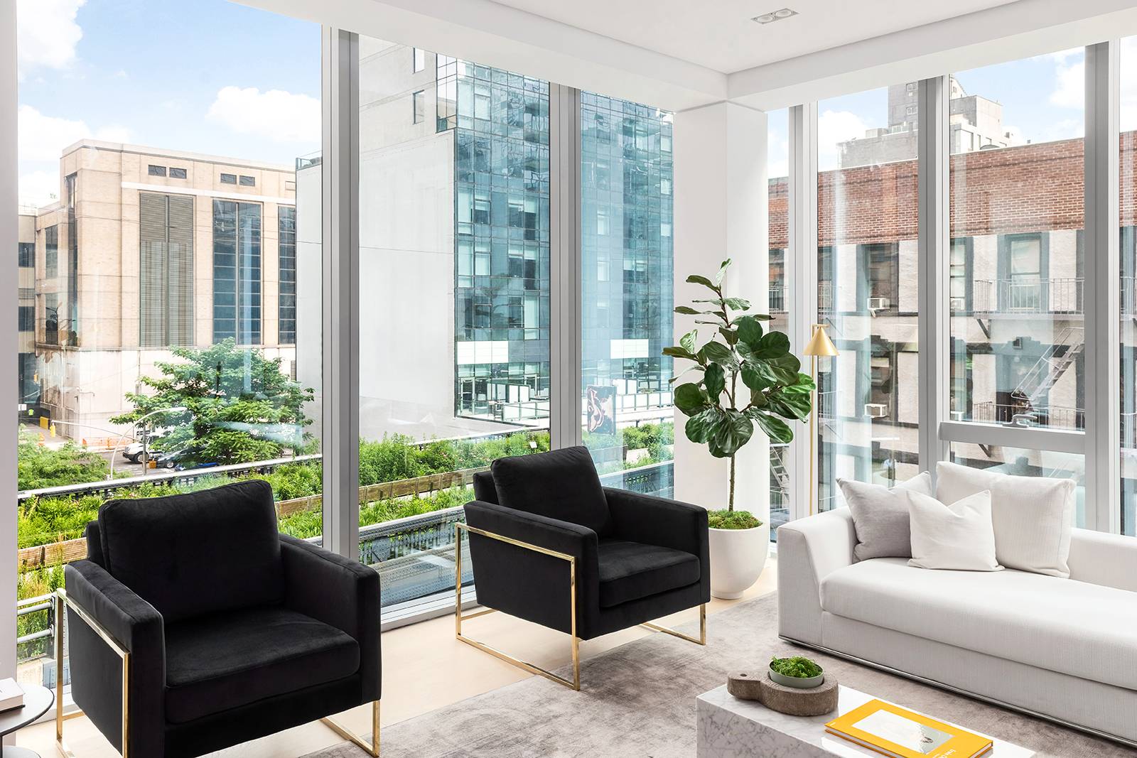 At 2262 square feet, this gracious well proportioned three bedroom, three bathroom duplex features double paned floor to ceiling windows and spectacular views of The High Line and surrounding New ...