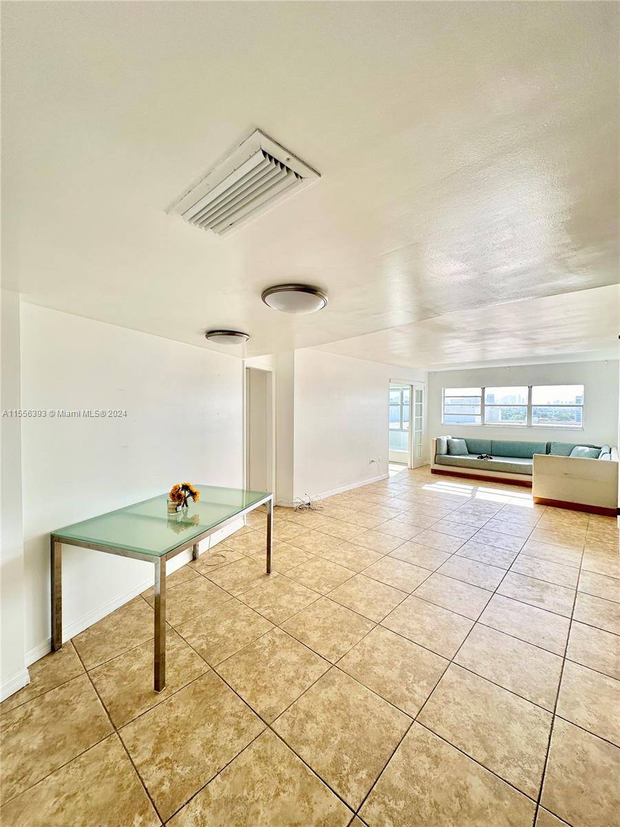 A rare opportunity to rent a 3 bedroom unit at this price in South Beach !