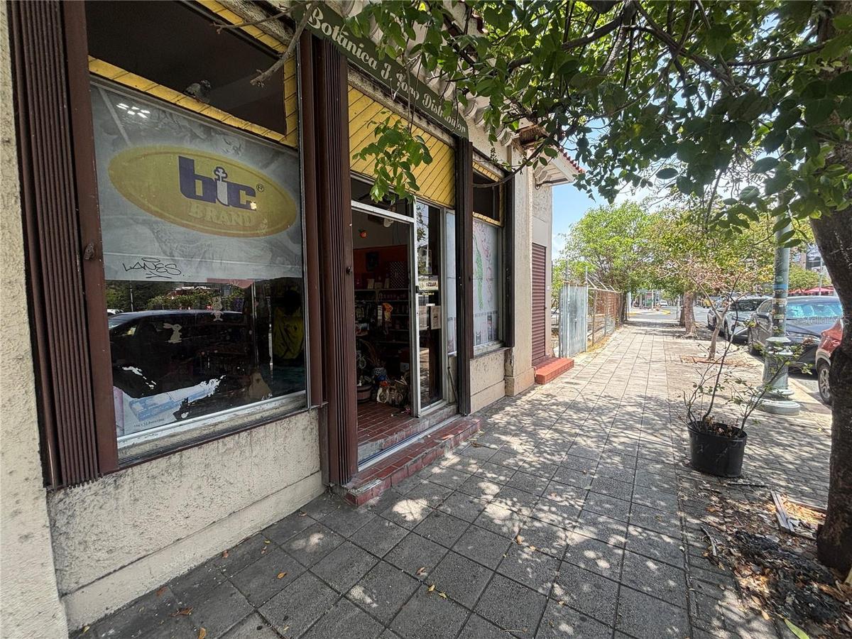 16 foot Frontage on Ponce de Leon Avenue across from the Miramar Food Trucks.