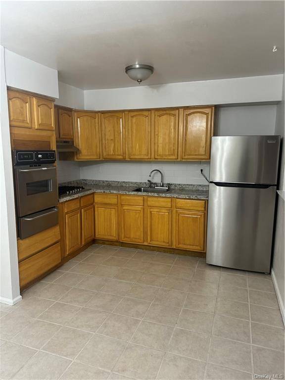 Enjoy this newly spacious, renovated 3 bedroom apartment with updated bathroom, modern kitchen with stainless steel appliances.