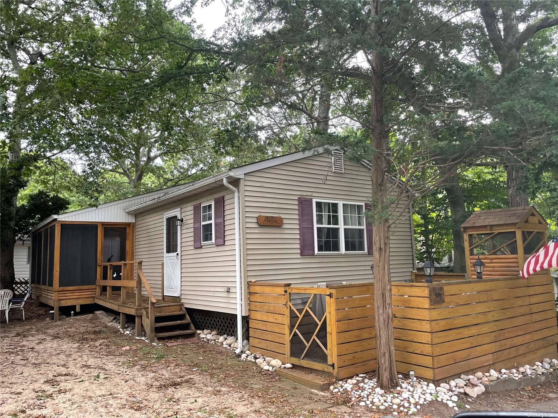 Move in Ready Cottage in Well known Seasonal Beachfront Community called Woodcliff Park Open April 15 October 15.