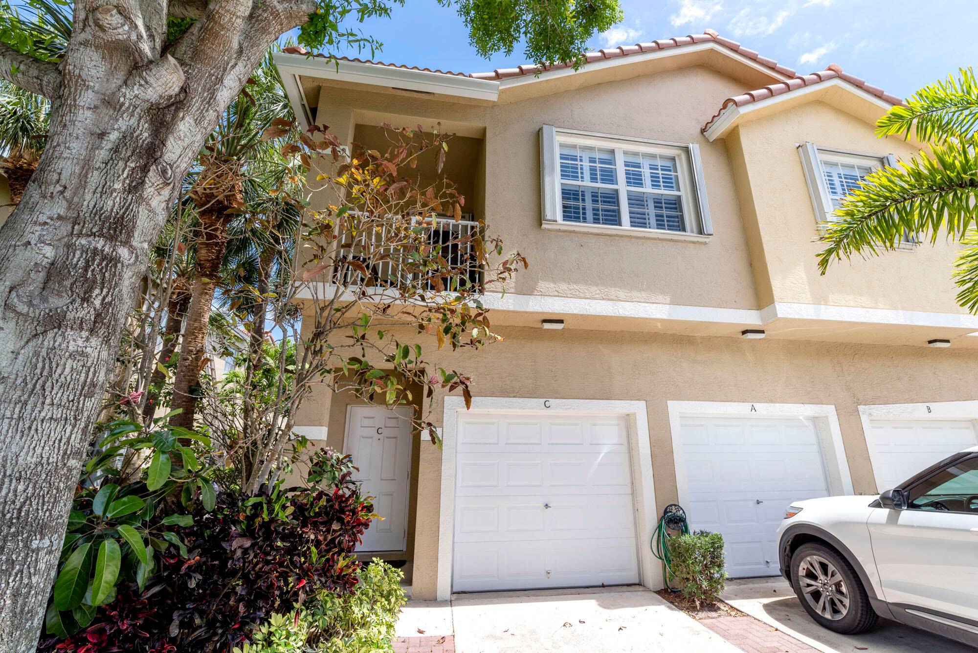 Discover the charm of Tequesta living with these fantastic 2 bedroom, 2 bathroom townhomes.