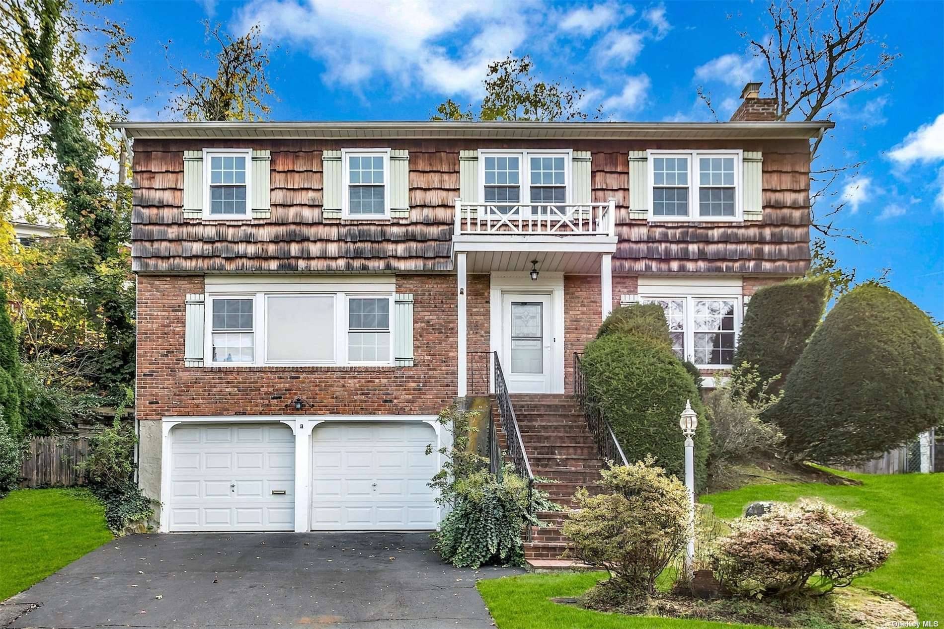 Beautifully Updated Four Bedroom Manhasset Colonial On a Cul De Sac.