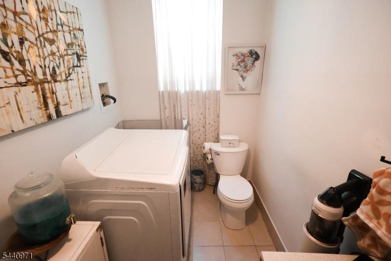 Half Bath/Laundry