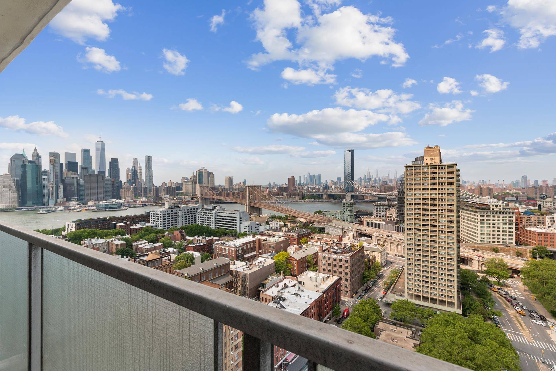 This very spacious alcove studio in the rarely available C line combines a layout that lends itself to a junior 1 bedroom with iconic views of the Brooklyn Bridge, Financial ...