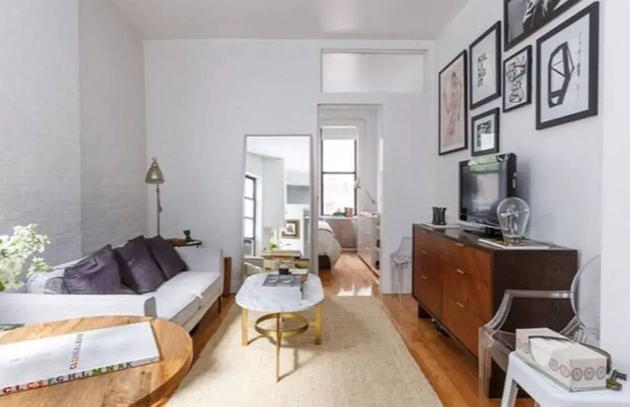 This apartment in Nolita has been recently renovated into a beautiful and comfortable one bedroom one bathroom.