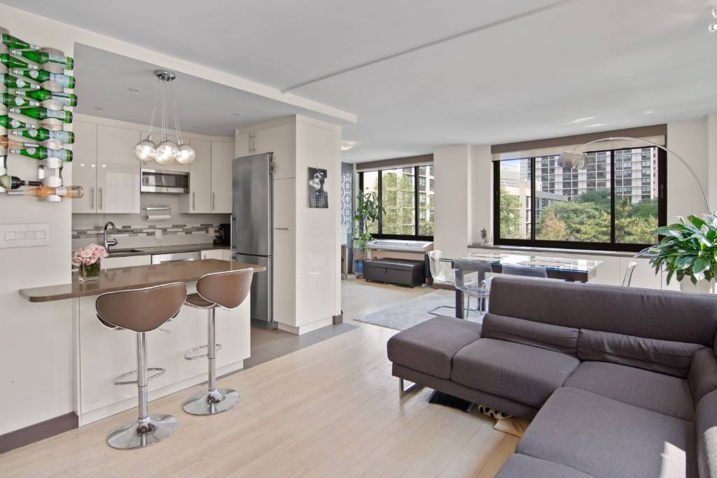 This well crafted, open and sun drenched corner 2 bedroom, 2 bathroom with dining area convertible into 3rd bedroom boasts an expansive living space in the heart of Battery Park ...