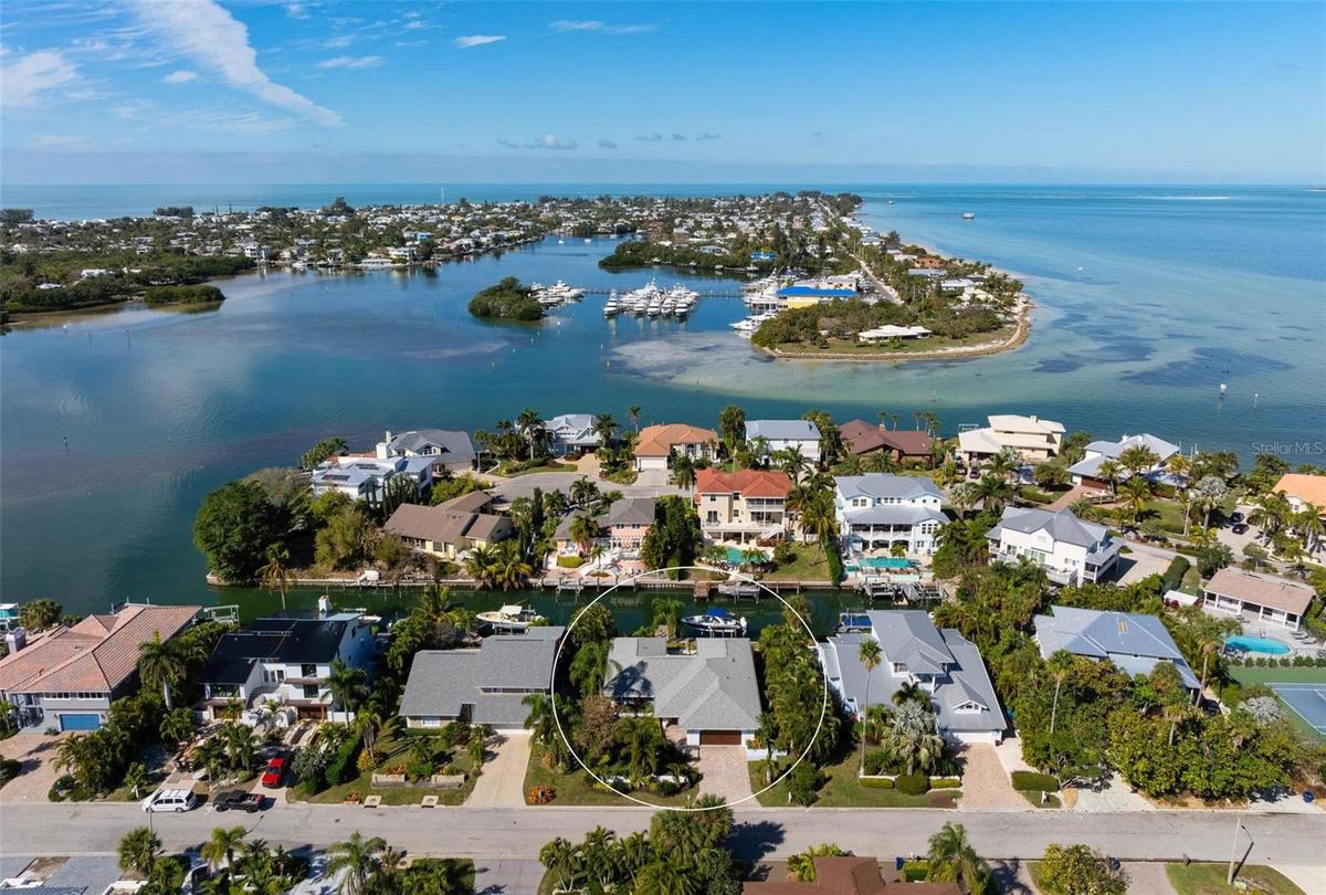 607 N Point Dr. short canal ride to Bimini Bay and Tampa Bay - no bridges!
