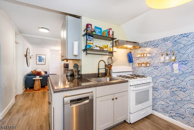 kitchen 3rd flr