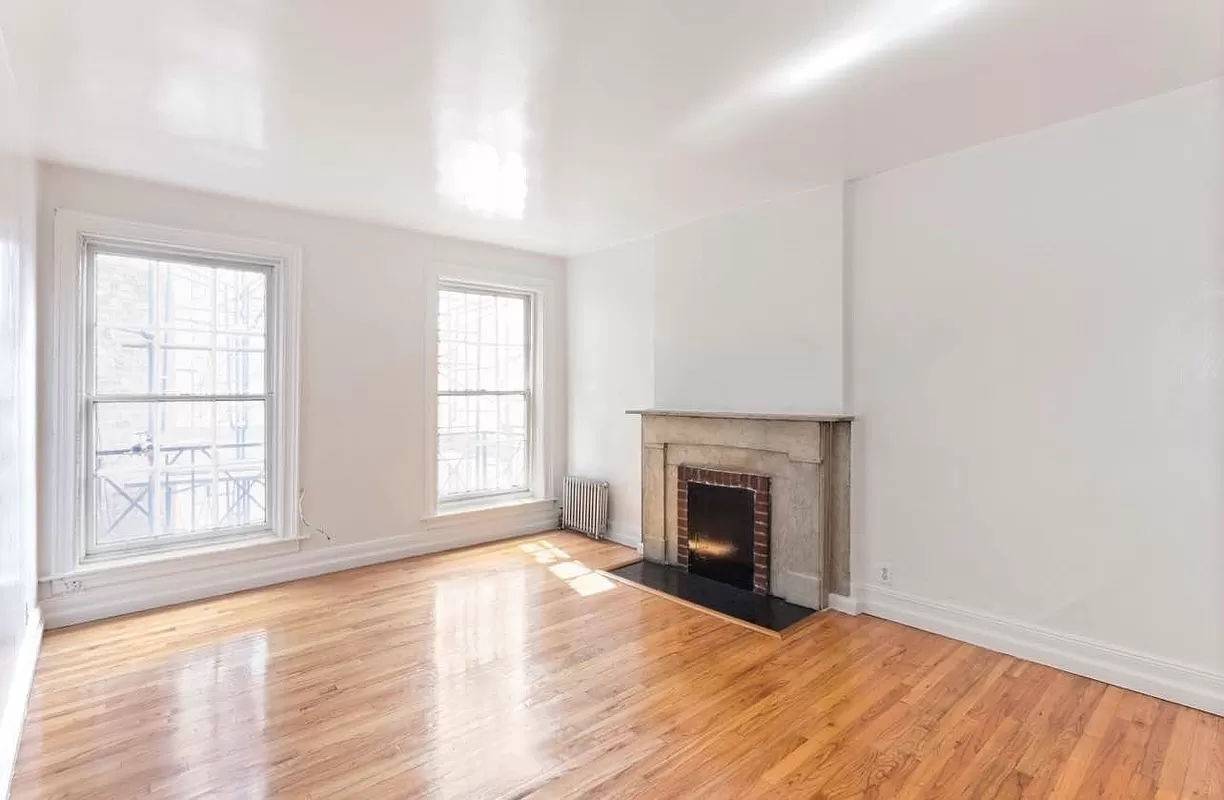 Beautiful 1 Bedroom in the heart of the West Village !