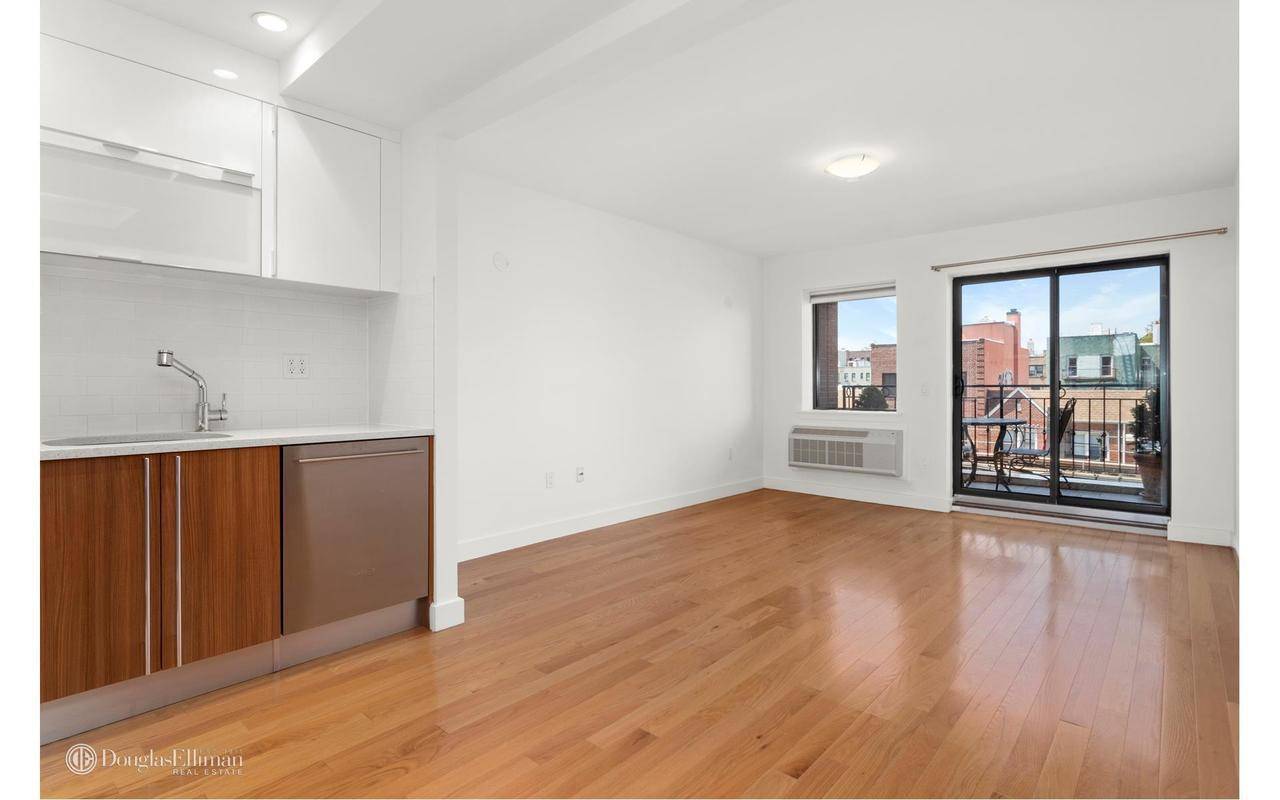 Welcome to this pristine, luxury 1 BR condo with a private balcony and city skyline in the heart of Astoria.