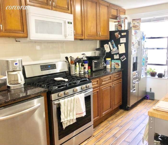 381 Atlantic Avenue Brooklyn, NY 11217 Apt 4 New to the market do not miss the opportunity to make this beautifully renovated two bedroom apartment your new home.
