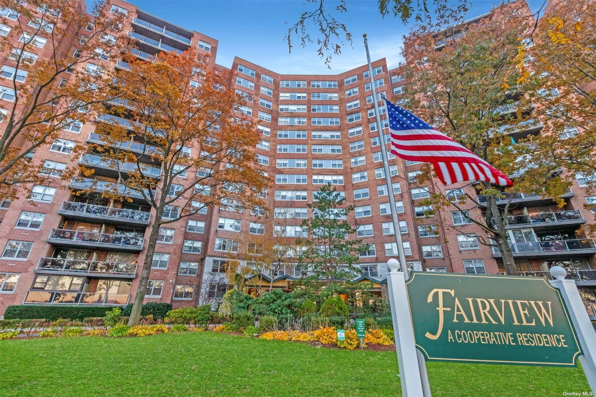 Luxurious Junior 4 Penthouse Apartment for Sale in Forest Hills, NY In the heart of Forest Hills, New York, a gem awaits discerning buyers seeking the epitome of luxury living.