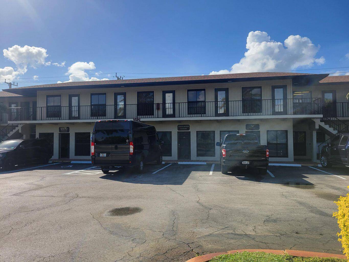 WOW.... this is the perfect professional office condominium located in the heart of Jupiter.