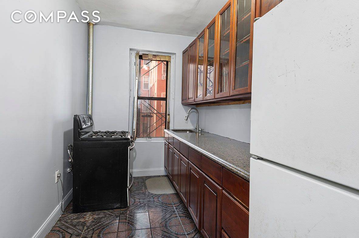 Welcome to 850 Saint Marks Avenue, Unit 2H Golden opportunity to finally own your piece of Brooklyn at the lovely coveted Westminster Hall Co op in Crown Heights.